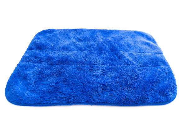 istock Short hair towel isolated on white background 1015548896