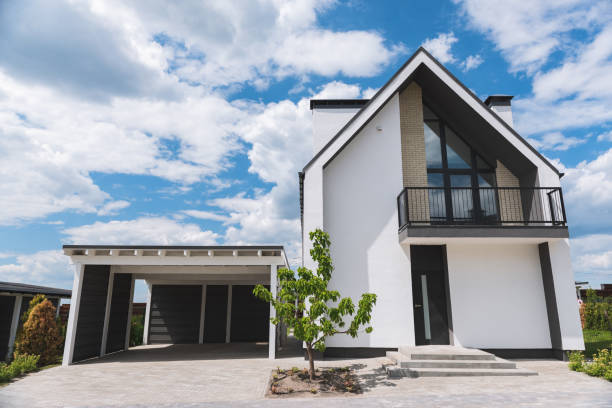 istock Beautiful house with a garage 1015612978