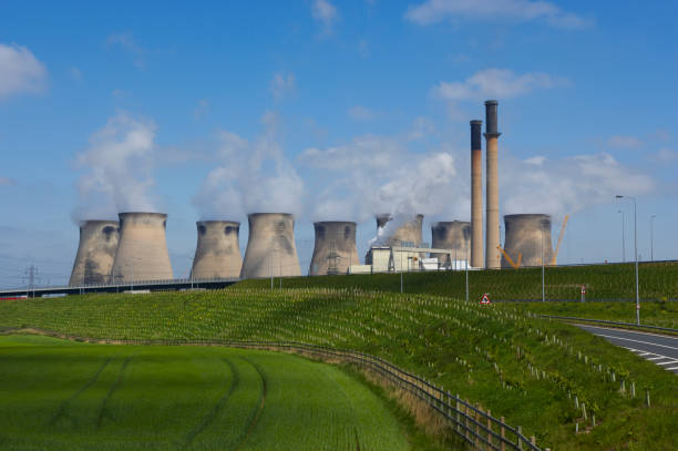 istock FERRYBRIDGE POWER STATION AND M62 MOTORWAY 1015636182