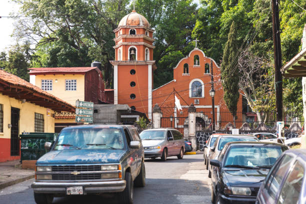 église de santiago de santo, à côté du parc national de uruapan. michoacan - mexique. - uruapan photos et images de collection