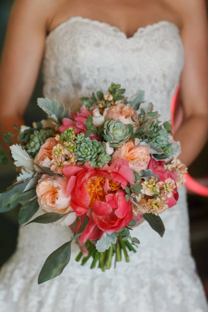 istock Wedding Bouquet/Flowers 1015762220