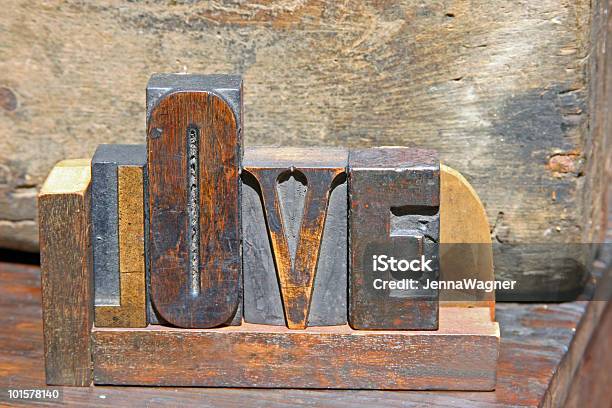 Amore In Typeset - Fotografie stock e altre immagini di A forma di blocco - A forma di blocco, Alfabeto, All'indietro