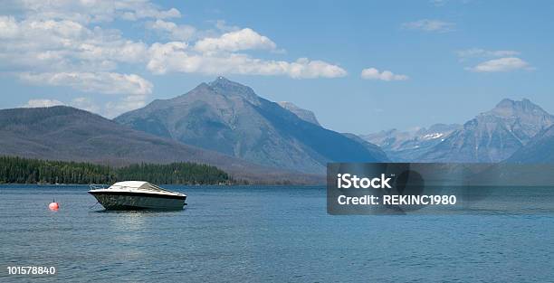 Катание На Лодках В Glacier Паркуют — стоковые фотографии и другие картинки Монтана - Монтана, Морское судно, Lake McDonald - Montana