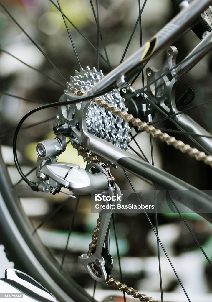 Bicicletas e Desviador traseiro em uma bicicleta na loja - Foto de stock de Bicicleta royalty-free