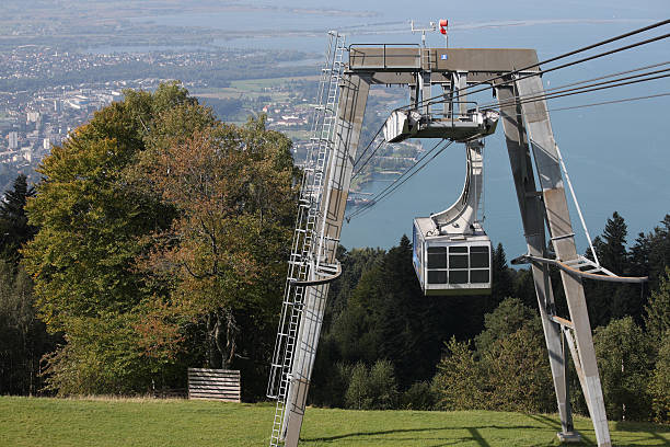 tram pfänder bregenz vista dall'alto - bregenz bodensee overhead cable car austria foto e immagini stock