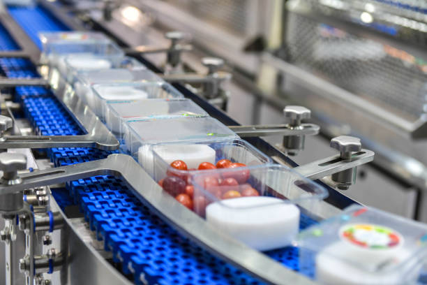 istock Food products boxs transfer on systems industrial 1015812194
