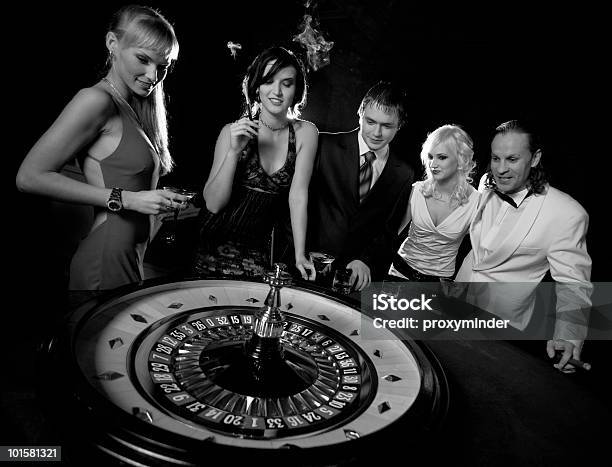 Roulette Nel Casinò - Fotografie stock e altre immagini di Adulto - Adulto, Allegro, Amicizia