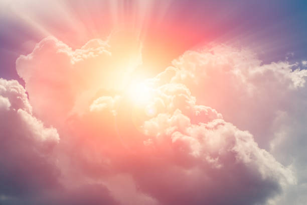 niebo chmura niebo słoneczne światło dla przyszłego bogactwa fortune day koncepcji - cloud heaven light sunbeam zdjęcia i obrazy z banku zdjęć