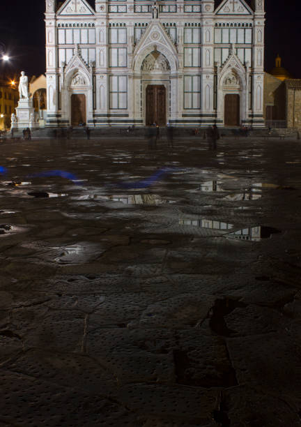 Night view of Santa croce square in Florence, facing the famous Basilica Florence: Night view of Santa croce square in Florence, facing the famous Basilica lluvia stock pictures, royalty-free photos & images