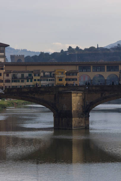 FLORENCE, ITALY - NOVEMBER 22 2015: Day view of Florentine Ponte Vecchio bridge in Florence FLORENCE, ITALY - NOVEMBER 22 2015: Day view of Florentine Ponte Vecchio bridge in Florence paisaje urbano stock pictures, royalty-free photos & images