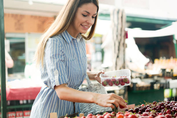 istock Young woman buying vegetables 1016024388