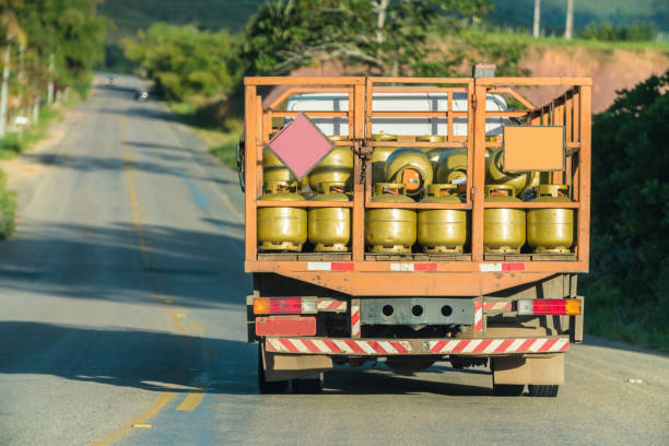 truck carrying lpg bottles in pernambuco, brazil. - botija de gas imagens e fotografias de stock