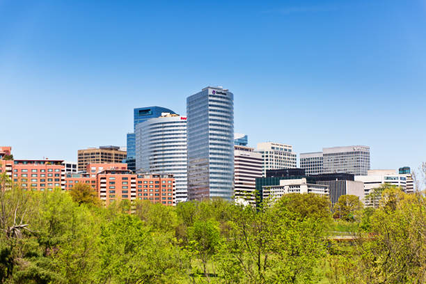 skyline della città di reston, virginia, stati uniti - architettura ed edifici foto e immagini stock