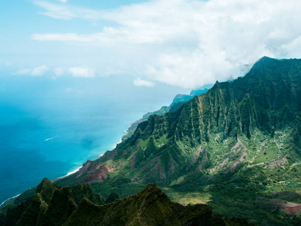 istock Kalepa Ridge Trail, Kauai, HI 1016173790