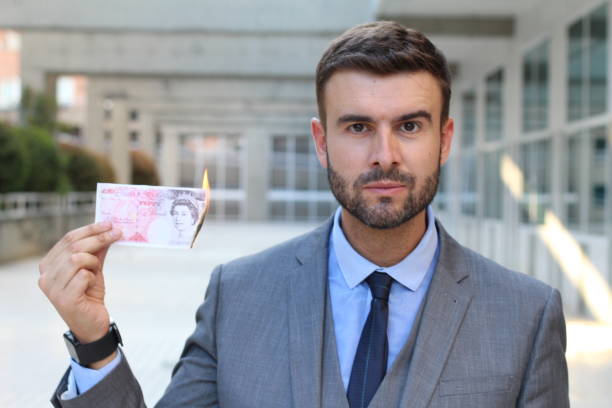 実業家燃焼 20 ポンド紙幣 - one pound coin ストックフォトと画像