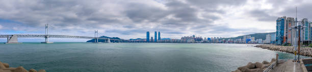 istock Gwangan Bridge at Gwangalli Beach 1016189534