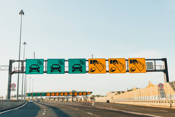 highway at modern toll road turnpike highway at modern toll road turnpike with pay signs cash in transit vehicle stock pictures, royalty-free photos & images