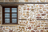 steinmauer-hintergrund-mit-fenster-arnaia-innerorts-chalkidiki-griechenland.jpg?b=1&s=170x170&k=20&c=O8PeEnOesw6SNvsl-YOzzKRXvUKJeNjGcmh6ZvE_plI=
