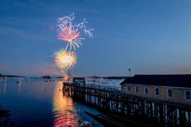 boothbay harbor feu d’artifice le jour de l’indépendance - pemaquid maine photos et images de collection