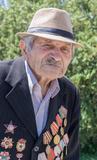 92 year old armenian veteran of world war ii - veteran world war ii armed forces military imagens e fotografias de stock