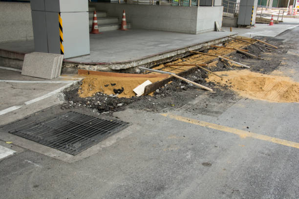 istock Concrete staircase is deteriorate wait to repair and closed with a cone. 1016423842