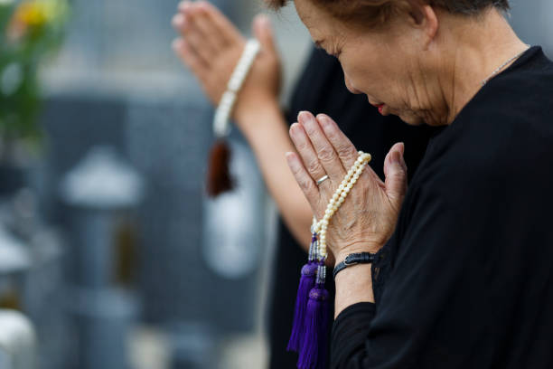 istock Japanese women wearing mourning clothes 1016454194
