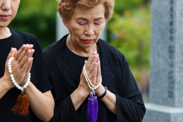 istock Japanese women wearing mourning clothes 1016454236