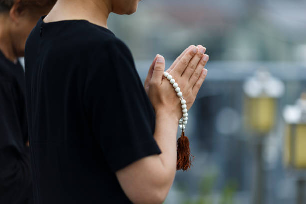 istock Japanese women wearing mourning clothes 1016454310