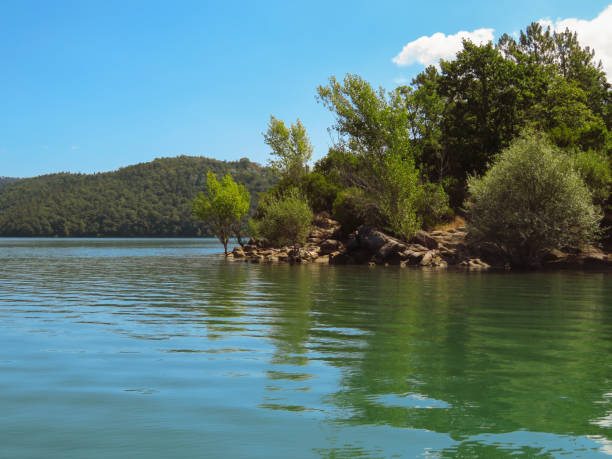 istock France - Lake St Cassien 1016513732