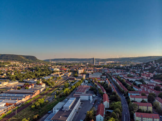 jena nord avec une vue sur la ville d’iéna - thuringia photos et images de collection