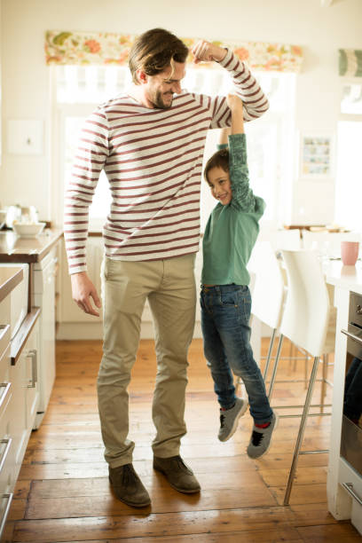 istock Wow Dad you're super strong! 1016522614