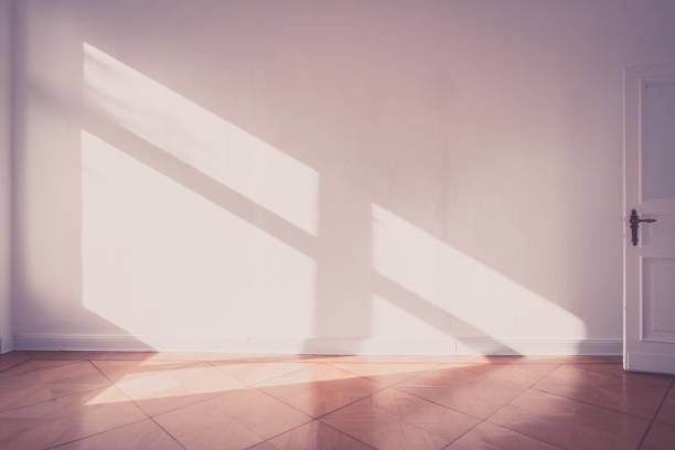 sluneční světlo na stěně bytu - prázdný pokoj starý fotografický styl - - vlastnictví domova fotky - stock snímky, obrázky a fotky