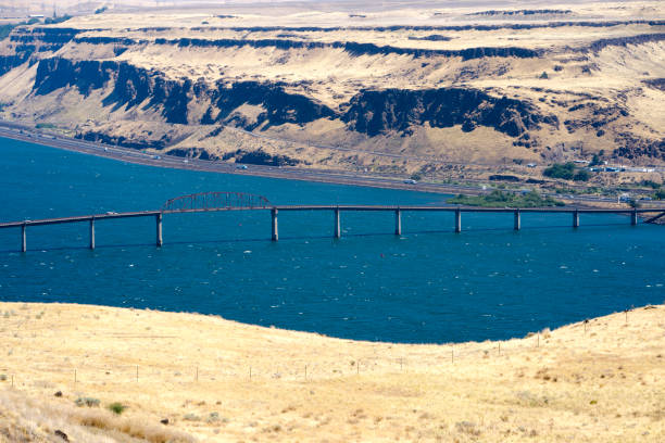 istock Sam Hill Memorial Bridge across Columbia river 1016553206