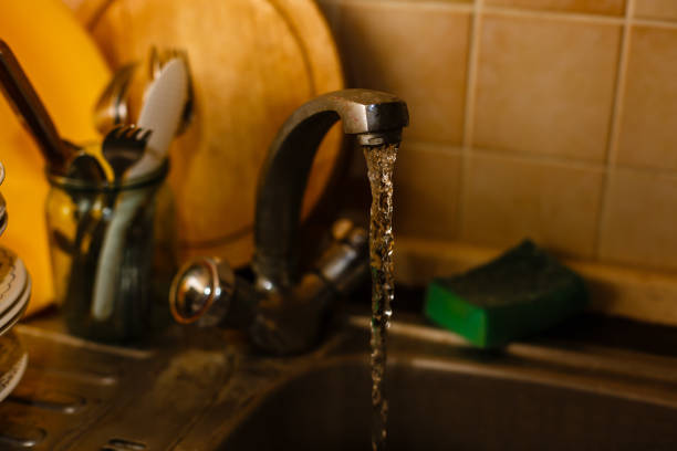 faucet tap with flowing water - tap airplane imagens e fotografias de stock