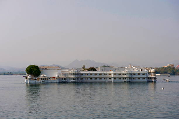 Lake Palace, Jag Niwas, Udiapur, Rajasthan, India Lake Palace, Jag Niwas, Udiapur, Rajasthan, India lake palace stock pictures, royalty-free photos & images