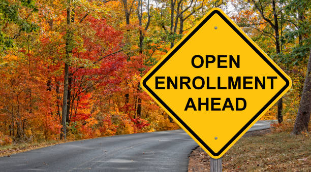 open enrollment vorsicht zeichen - arbeitsvergütung stock-fotos und bilder