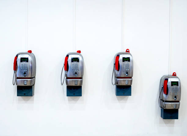 pay phones - coin operated pay phone telephone communication imagens e fotografias de stock