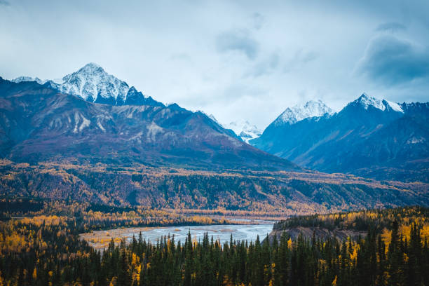 istock Glenn highway. Matanuska river, mountains covered with a snow, autumn trees. Alaska. 1016629228