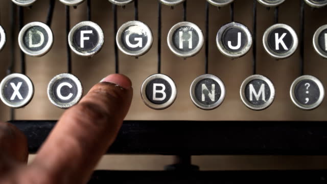 type V letter key on German Typewriter