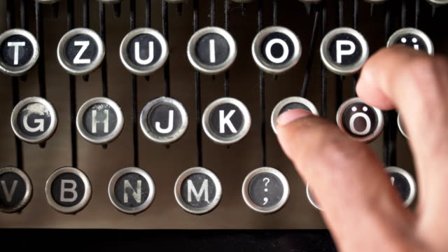 type L letter key on German Typewriter