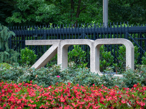 スミソニアン国立動物園の入り口動物園看板 - zoo sign entrance the ストックフォトと画像