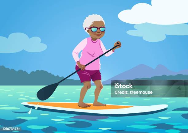 Senior African American Vrouw Op Een Stand Up Paddle Board Schattige Oma Dragen Rash Guard En Shorts Peddelen Op Kalm Water Bomen En Bergen Op De Achtergrond Gezonde Actieve Levensstijl Voor Senioren Stockvectorkunst en meer beelden van Bejaard