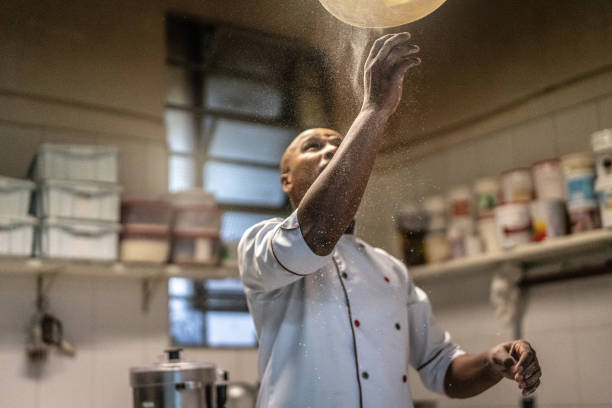 chef preparing a pizza - chef baker bakery flour imagens e fotografias de stock