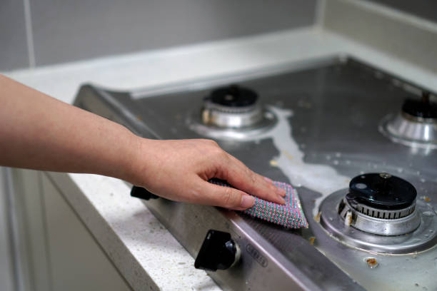 istock Cleaning the stove 1017114628