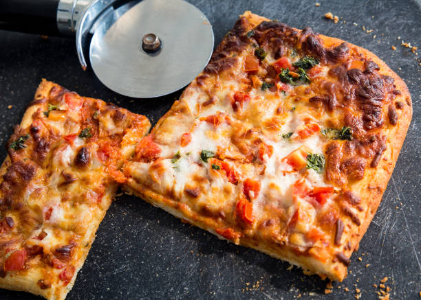 pizza - square slice photos et images de collection
