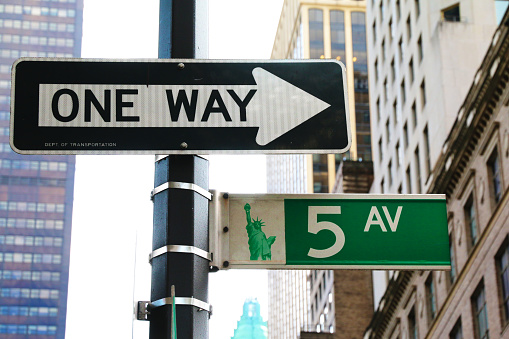 One way in Fifth Avenue