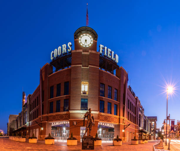 arquitectura clássica de um estádio de beisebol moderno. - coors field - fotografias e filmes do acervo