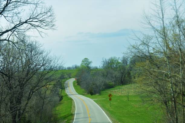 istock Rural Missouri Road 1017591142