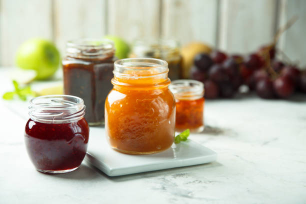 preserves - preserves jar apricot marmalade imagens e fotografias de stock