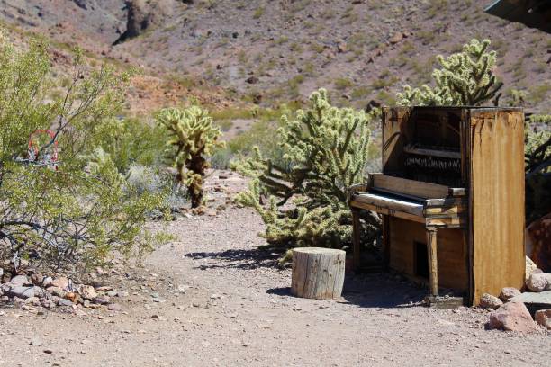 istock Piano in the desert 1017778610